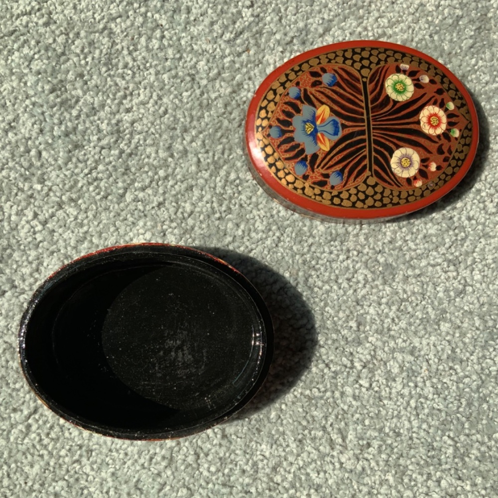 Hand Painted Oval Shaped Two Piece Trinket Box - Picture 3 of 7